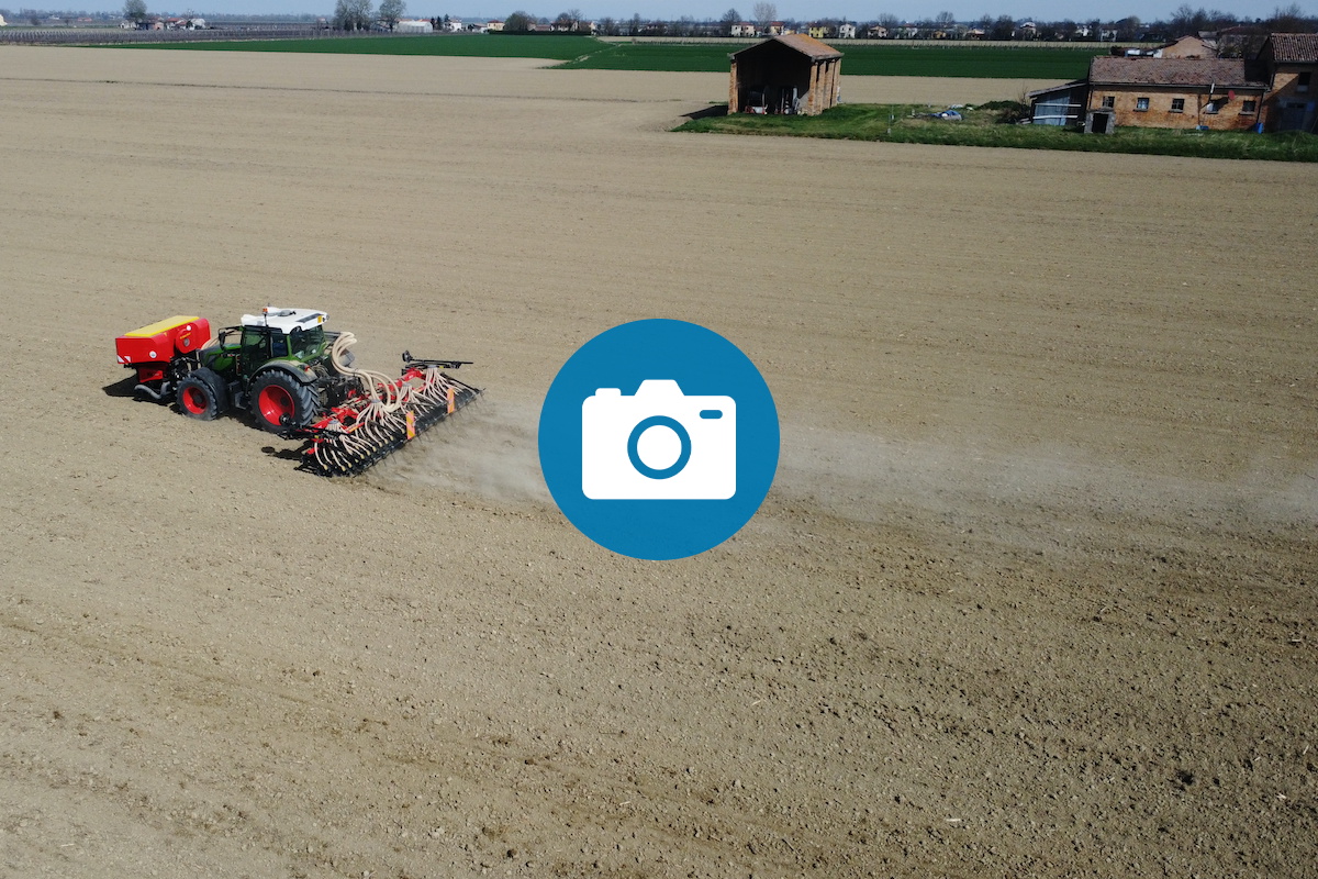Guarda la fotogallery della MSD FTC di MaterMacc impegnata nella semina di pisello in provincia di Faenza